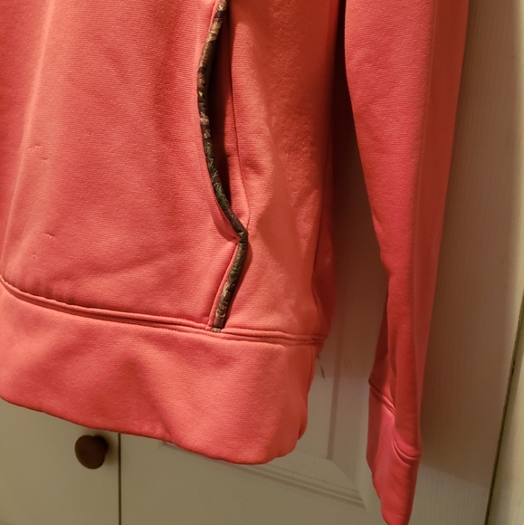 UNDER ARMOUR girl's pink with mossy oak design hoodie - Picture 3 of 5